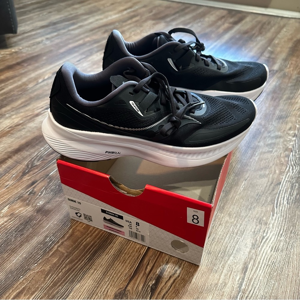 New! Saucony Guide 15 Black/White Sz 8